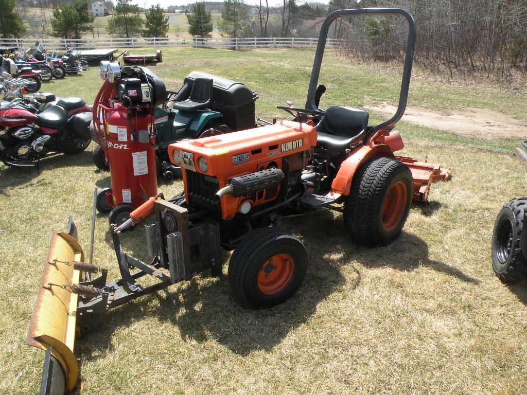 Kubota B6100 w/44" deck, 48" blower & hydro lift blade