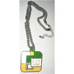 VINTAGE *LARGE-HEAVY DUTY* UNIQUE NECKLACE WOTH PENDANT THAT HAS CLEAR RHINESTONES SET IN PENDANT!!