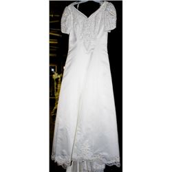 WEDDING DRESS SIZE:8