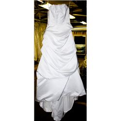 ENCHANT WHITE WEDDING DRESS SIZE:10