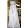 Image 1 : WEDDING DRESS SIZE: UNKNOWN