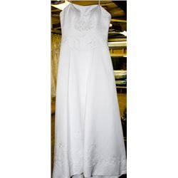 WHITE WEDDING DRESS SIZE: 16