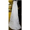 Image 2 : WHITE WEDDING DRESS SIZE: 14