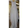 Image 2 : IVORY WEDDING DRESS SIZE: 8