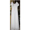 Image 1 : IVORY WEDDING DRESS SIZE: 18