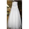 Image 1 : WHITE WEDDING DRESS SIZE: 7-8