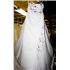 Image 1 : WHITE & RED FLORAL WEDDING DRESS SIZE: UNKNOWN