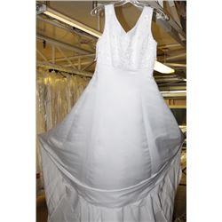 WHITE WEDDING DRESS SIZE: UNKNOWN