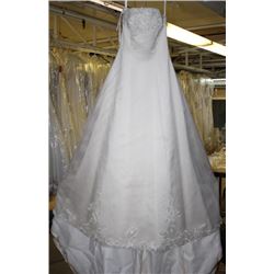 RUMPINK WEDDING DRESS SIZE: 4
