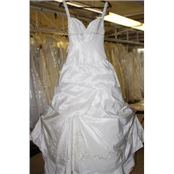 IVORY WEDDING DRESS SIZE: 8