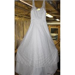 WHITE FLORAL WEDDING DRESS SIZE: UNKNOWN