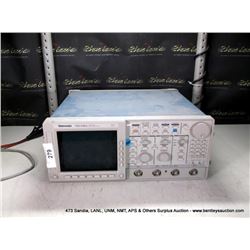 TEKTRONIX TDS 640A 4-CHANNEL DIGITAL OSCILLOSCOPE (print sequence:) 64785 786070