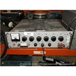 FLUKE 382A VOLTAGE/CURRENT CALIBRATOR