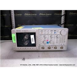 TEKTRONIX TDS 640A OSCILLOSCOPE (print sequence:) 65383 775850