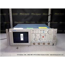 TEKTRONIX TDS 640 OSCILLOSCOPE (print sequence:) 65361 752365