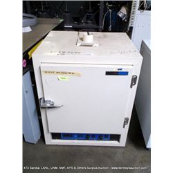 VWR 1350 FD OVEN