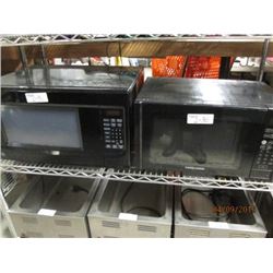 Lot of 2 Microwaves