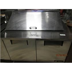 TRUE 4' Refg Sandwich Table (new evaporator installed $800 of work completed)