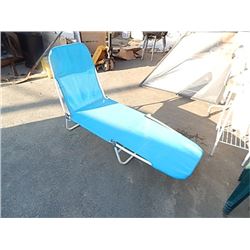 LOUNGE CHAIR