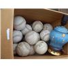 Image 1 : BOX OF SOFT BALLS AND LAMP