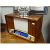 Image 1 : VINTAGE WOOD CABINET MANTLE RADIO