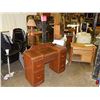 Image 2 : VINTAGE VANITY WITH MIRROR