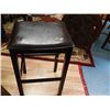 Image 1 : LEATHER STOOL