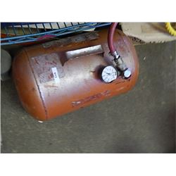 AIR TANKWITH HOSE AND GUAGE