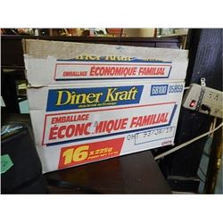 COLLECTABLE KRAFT DINNERS - INCLUDES HOCKEY CARDS - ASSORTED DATES - 1993-1996 - LARGE BOX