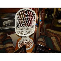 WHITE WICKER SIDE CHAIR