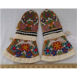 Cree Beaded Gloves from 1890