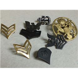 Lot of vintage and ww2 USA capbadge and stripes