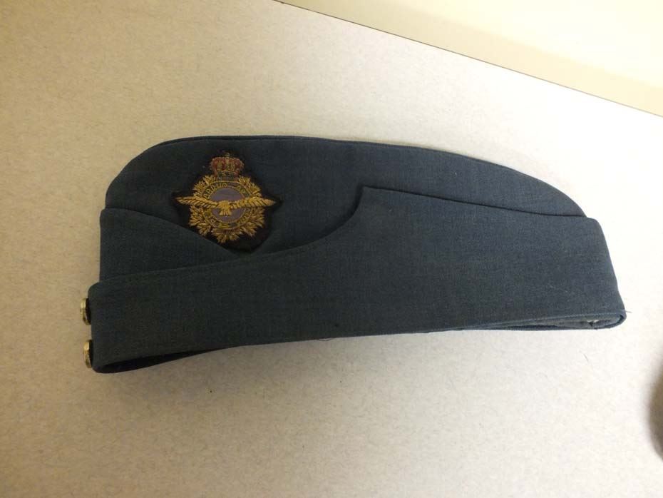 Late 1940s Rcaf wedge cap Bodnarus Auctioneering