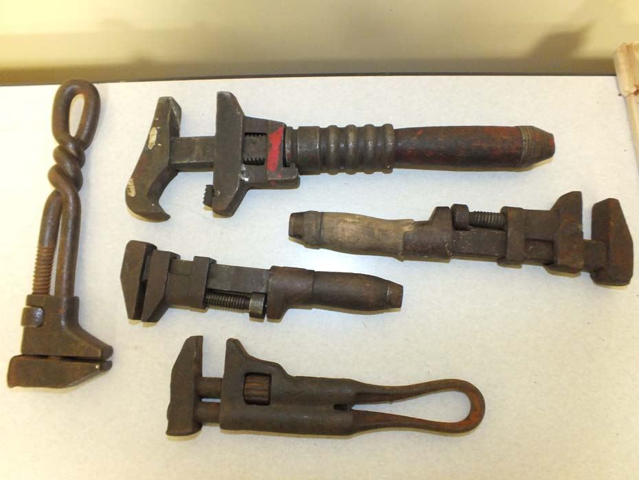 Lot of 5 antique pipe wrenches