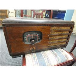 Antique Battery tube radio