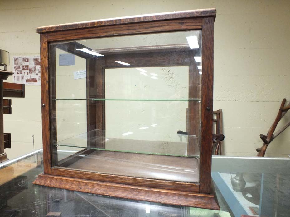 Antique counter top display case 1 Bodnarus Auctioneering