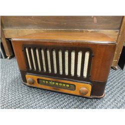 Antique Viking Tube Radio