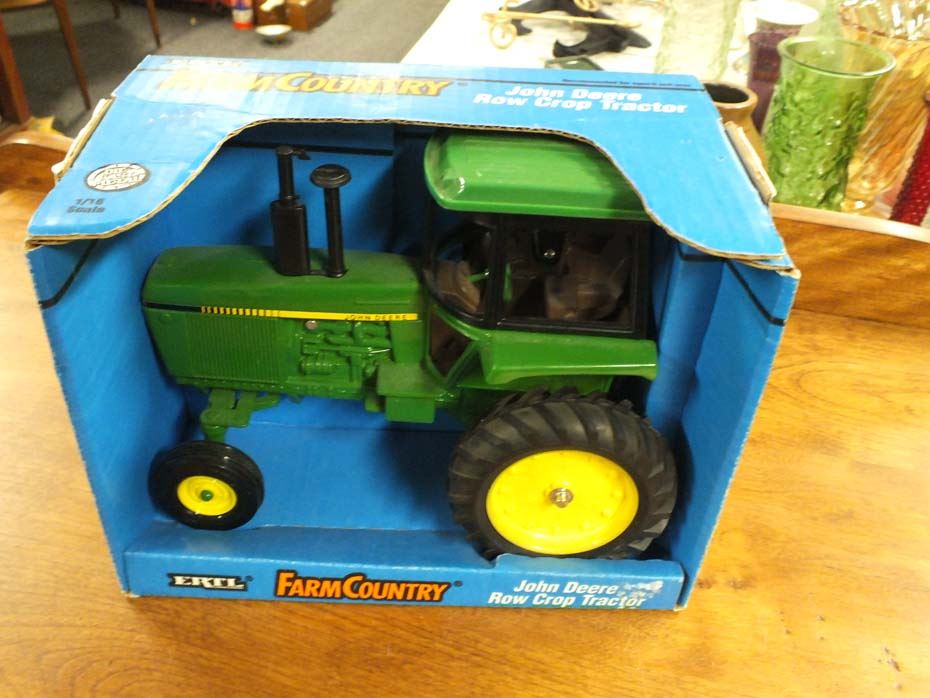 1/16 Ertl John Deere toy tractor Bodnarus Auctioneering