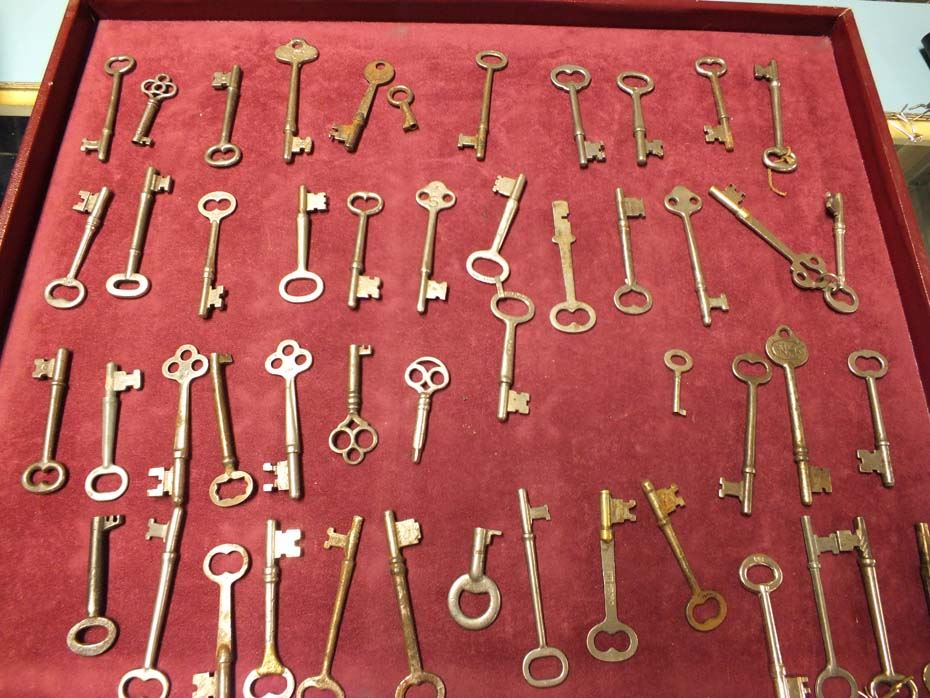 Large lot of Skeleton keys Bodnarus Auctioneering