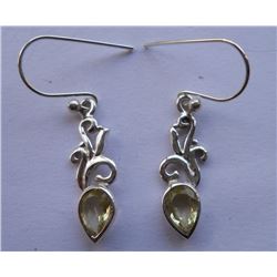 2.590g Earring of Peridot Made in 925 Silver