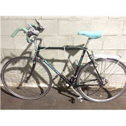 BLACK BIANCHI ROAD BIKE