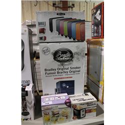 BRADLEY SMOKER, BELLA TOASTER OVEN, HAMILTON BEACH TOASTER, AND STERILITE CONTAINER SET