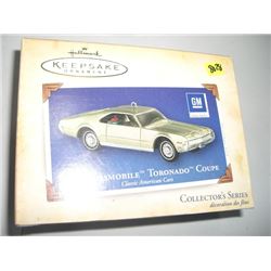 2004 HALLMARK KEEPSAKE ORNAMENT-NEW IN THE BOX *1966 OLDSMOBILE TORNADO COUPE-COLLECTORS SERIES* ORI