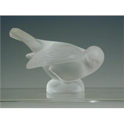 A Lalique glass paperweight figure of a bird, 'Moineau Coquet', marked to base, 8cm Est. 15...