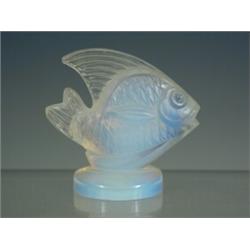 A Sabino opalescent glass figure of a fish, 4.8cm Est. 80/120...