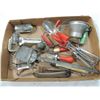 Image 2 : JACKPOT BOX VINTAGE KITCHEN UNTENSILS