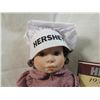 Image 2 : LEE MIDDLETON HERSHEYS DOLL & COOKBOOK