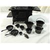 Image 4 : BOYDS BEARS CAST IRON STOVE W/ POTS & PANS
