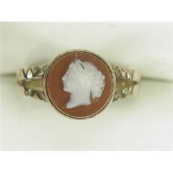 A hardstone cameo ring set in 9ct gold, Chester 1900, size M Est. 80/120...