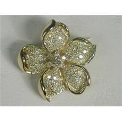 An 18ct gold brooch set with approx 2.6cts of diamonds, 33mm in diameter Est. 500/600...
